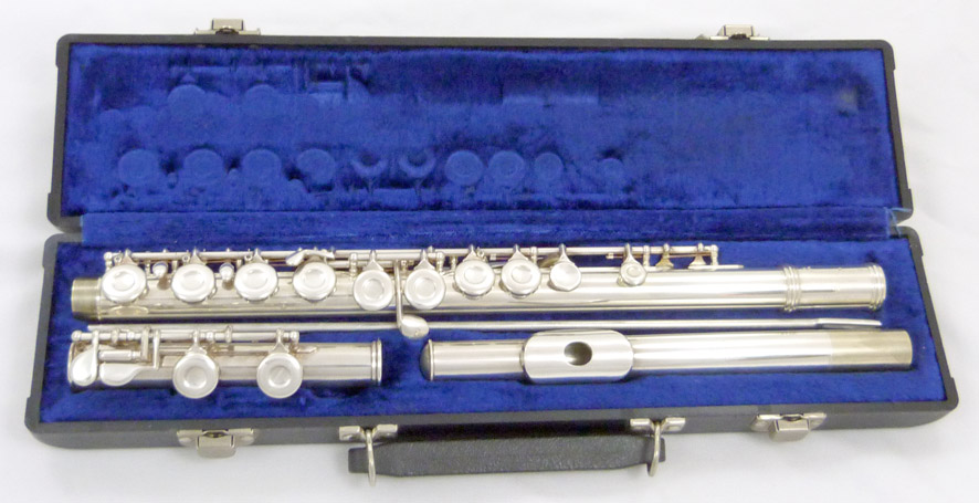 Used Gemeinhardt M2 flute - in original Gemeinhardt hard shell case